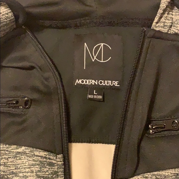 Pullover - Picture 2 of 3